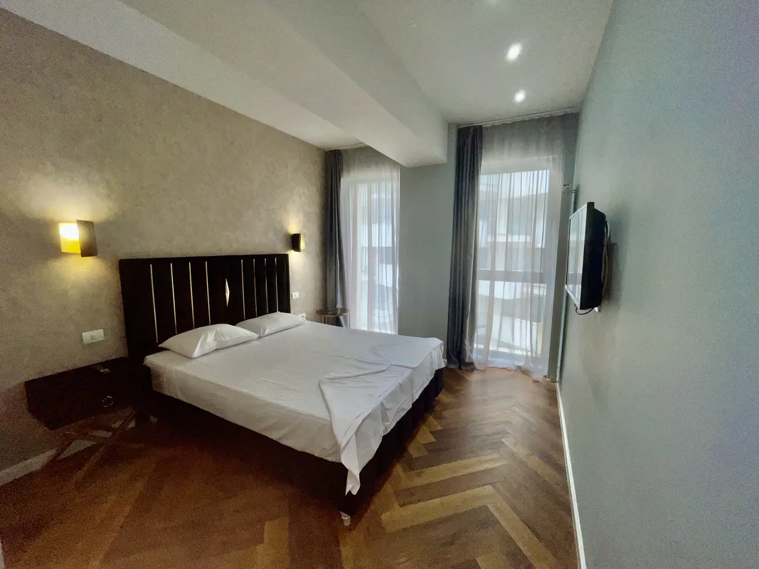 Apartment 32